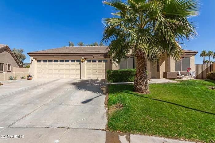 Pet-Friendly 4BR/2BA Spacious Home Near Luke AFB & Stadium District