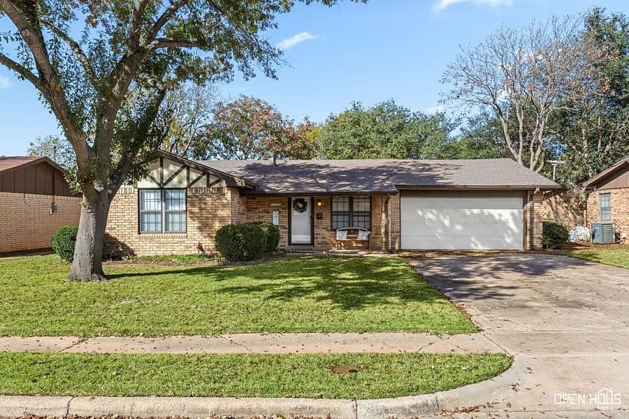 Pet-Friendly Renovated 3BR Home near Sheppard AFB with Fenced Yard