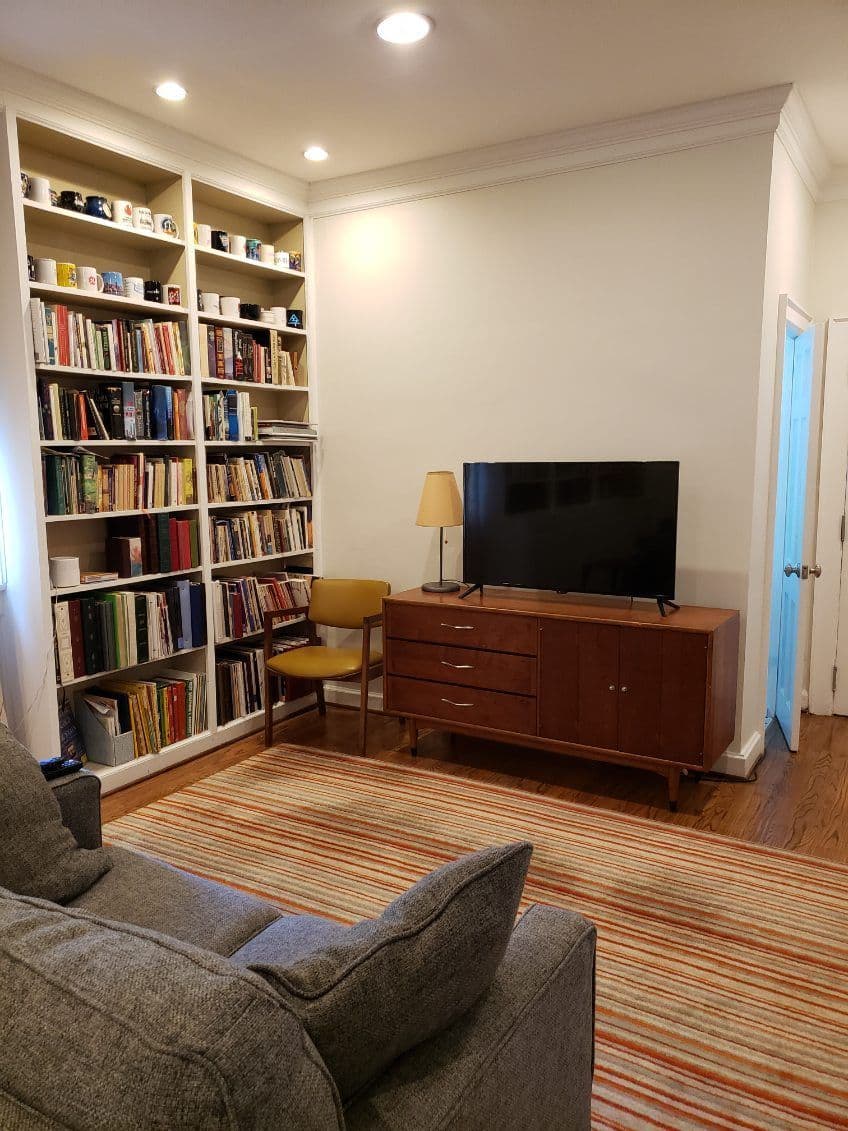 Private Studio Room Near Maxwell AFB – Pool Access & Separate Entrance