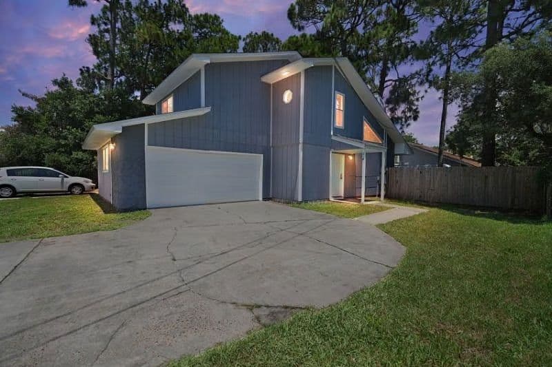 Renovated 2BR/2.5BA Townhome Near Eglin AFB | All-Inclusive & Fully Furnished – TDY Hero