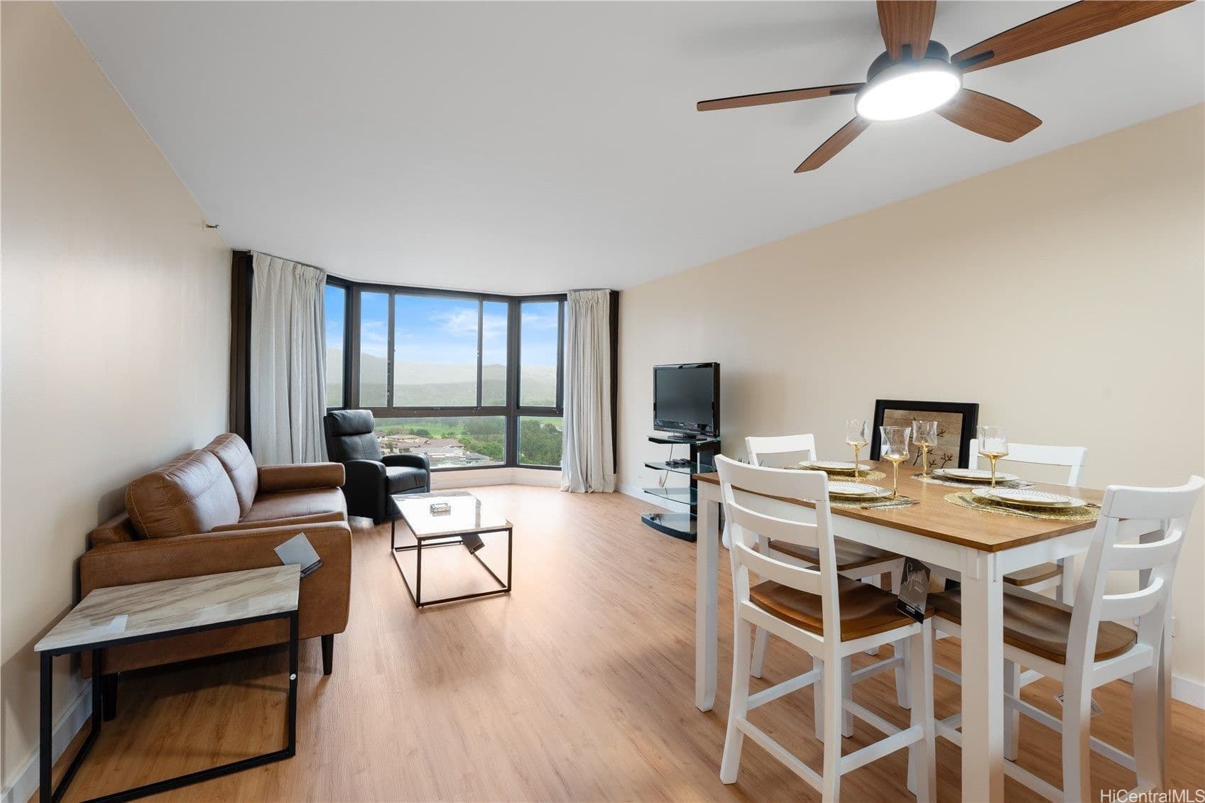 Renovated 2BR/2BA Near Hickam AFB | Golf Course Views & Amenities