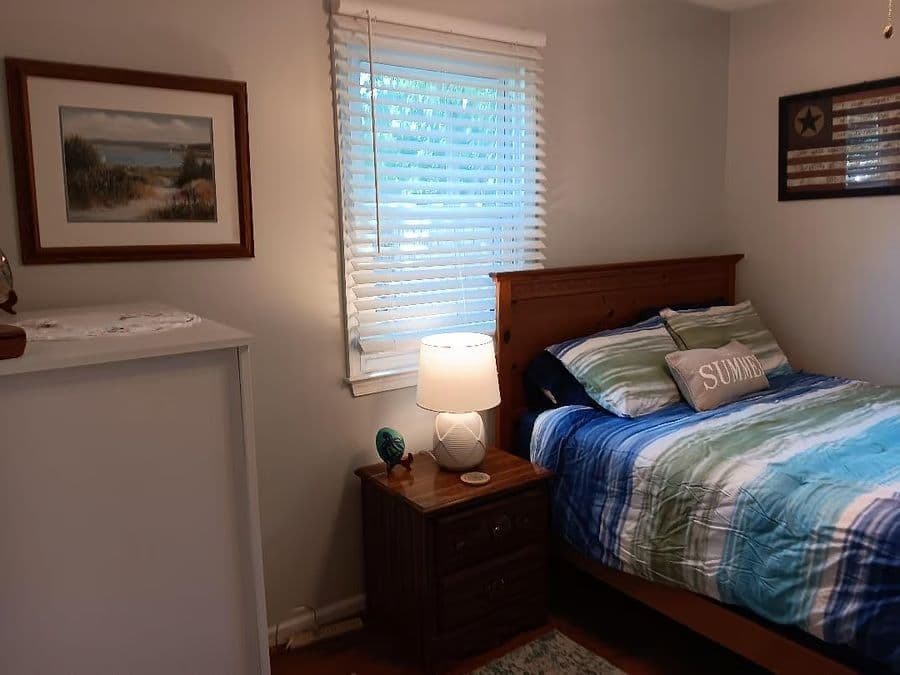 Quiet 1BR Room Langley AFB - Roku TV, Shared Bath, I-64