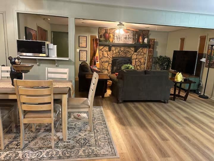The Rustic Lodge Retreat | 3BR Near Little Rock Air Force Base with Designer Charm