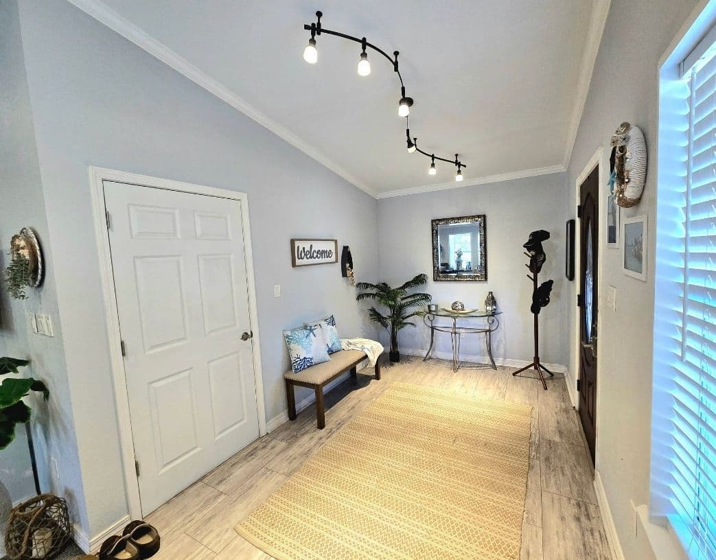 Salt and Sand Beach Cottage/3 min to Hurlburt; 12 min to Eglin/ Near Beach