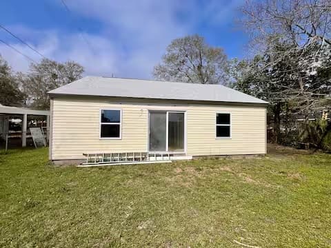 Southern Breeze 2BR TDY Retreat Near Keesler Air Force Base
