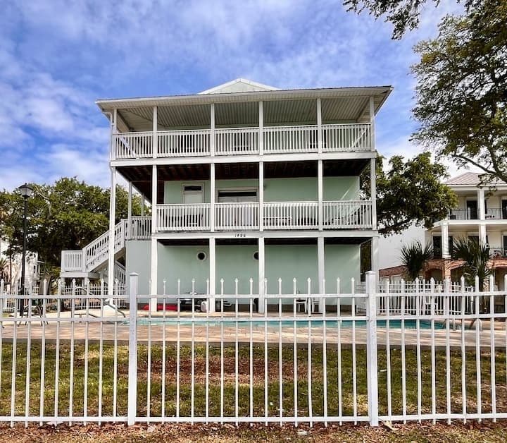 Spacious 2BR/2BA TDY Townhouse with Balcony Near Keesler AFB
