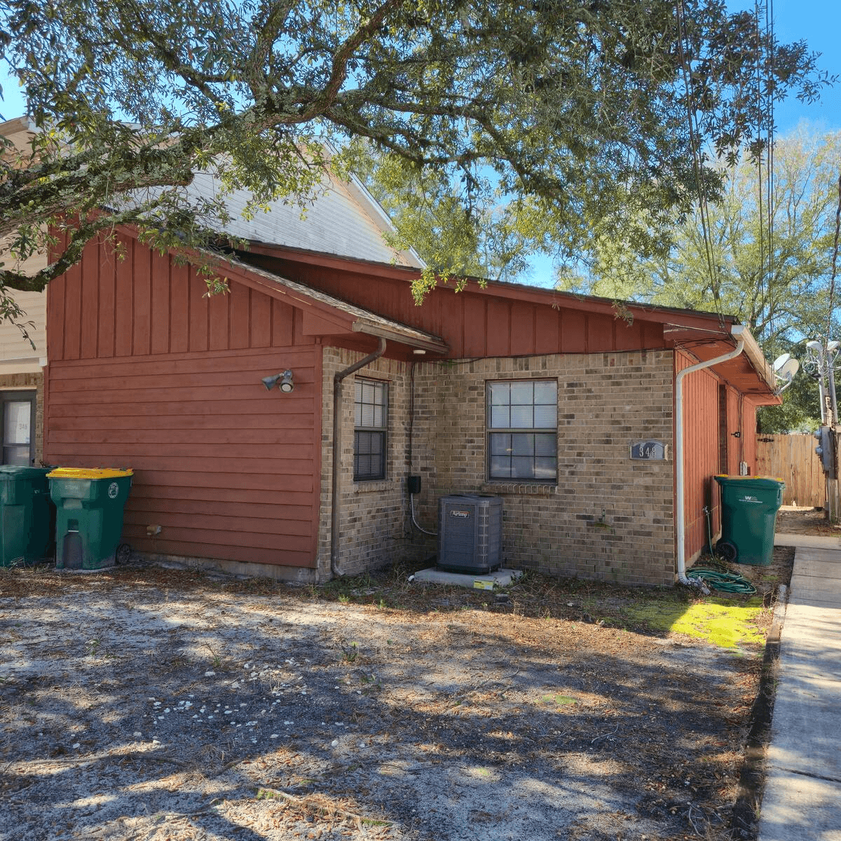 Spacious 2BR End-Unit Townhome with Fenced Yard Near Hurlburt AFB