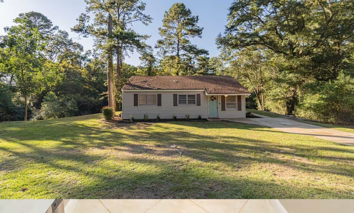 Spacious 3 Bedroom TDY Home Near Maxwell AFB – Fully Furnished with Office, Porch & Backyard