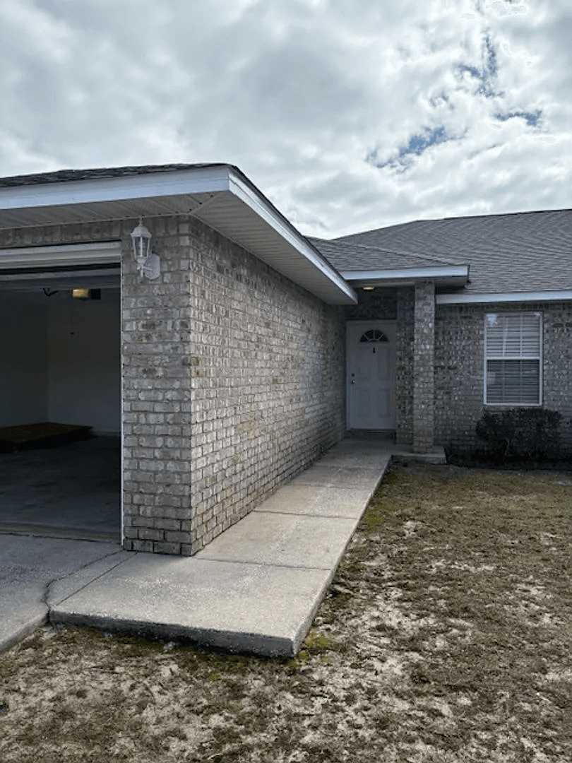 Spacious 3BR Duplex with Screened Porch Near Hurlburt AFB