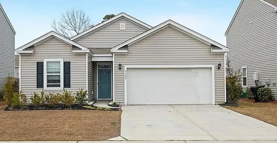 Spacious 3BR Home Near Charleston AFB with Private Bath, Fenced Yard & Community Pool