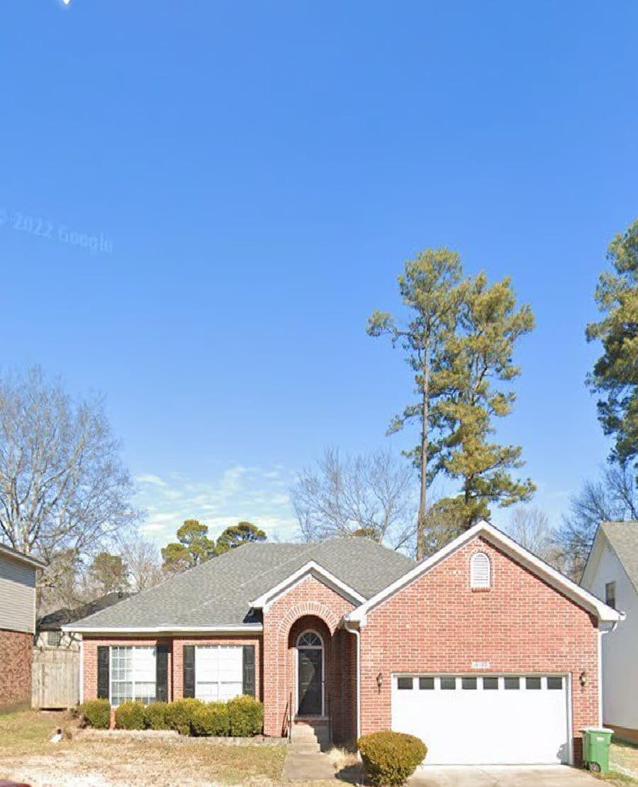 Spacious 3BR Home Near Little Rock AFB – Sundeck, Trails & Community Pool