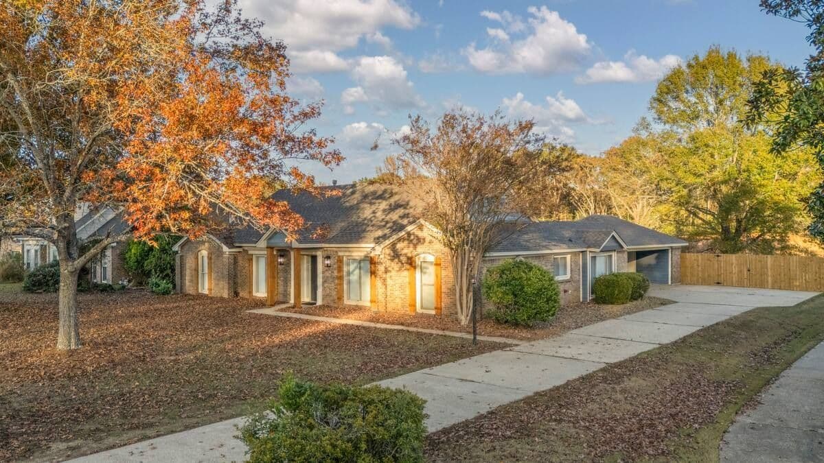 Spacious 4BR Home near Maxwell AFB with Patio & Fast WiFi
