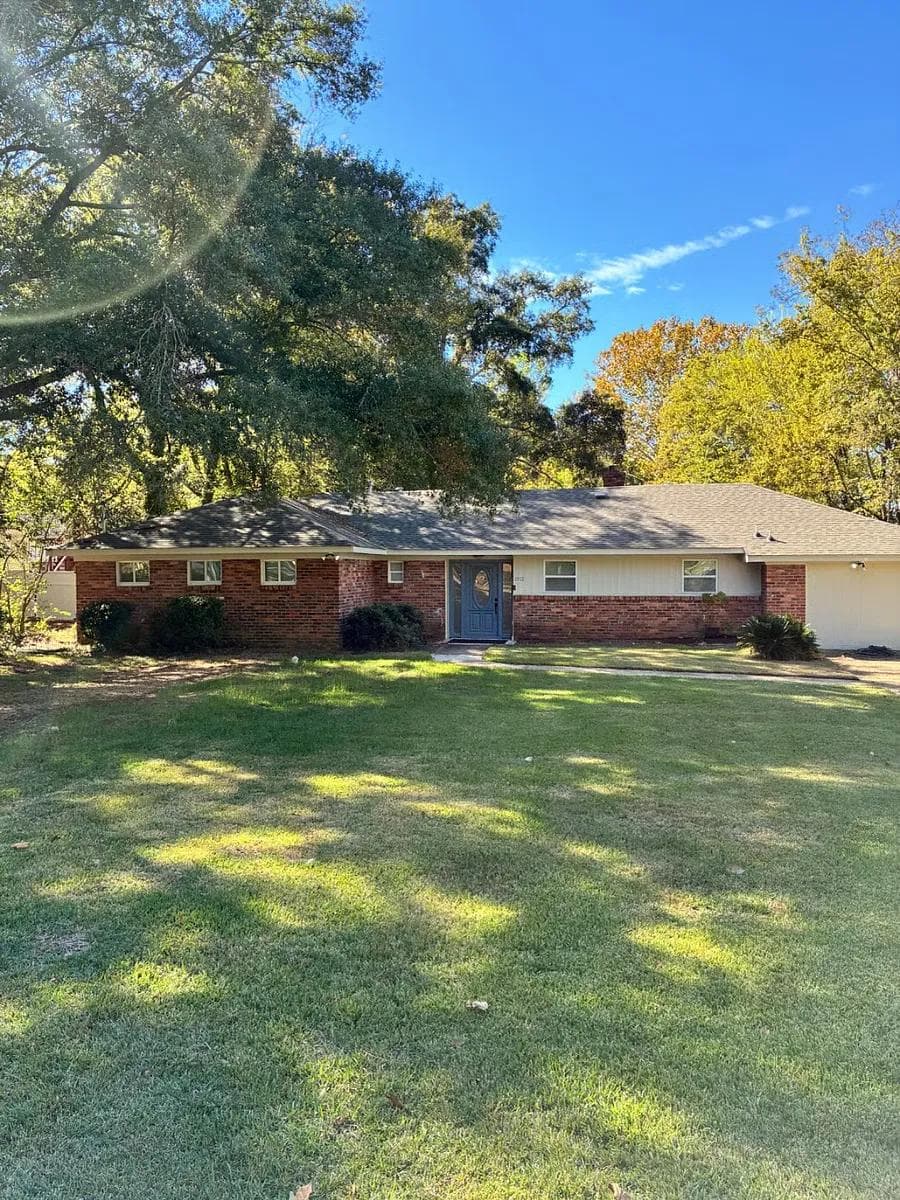 Spacious Renovated 4BR Home Near Maxwell AFB – King Beds & Large Backyard