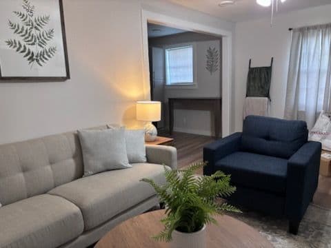 Stylish 1-Bedroom Suite Near Goodfellow AFB – Modern Comfort.