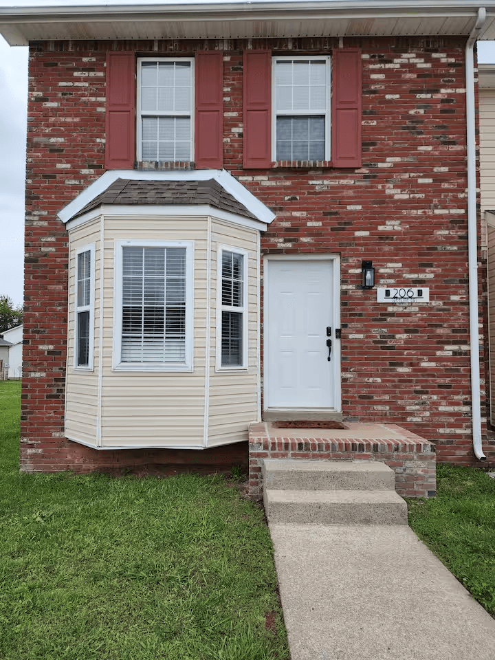 Stylish 2BR Townhome Near Fort Campbell | Secure & Convenient