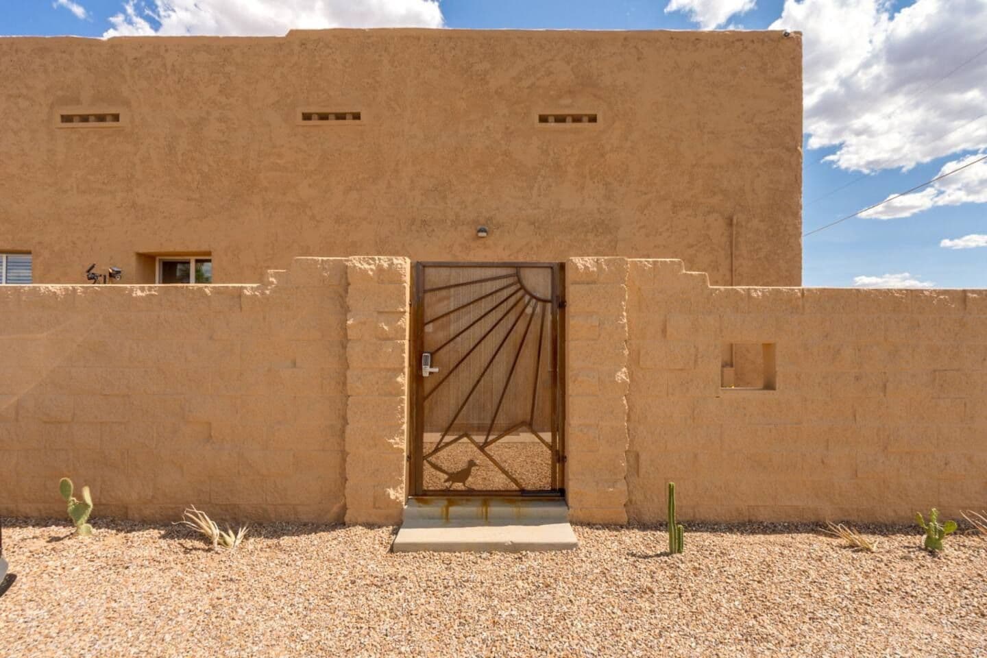 TDY Hero - Davis–Monthan AFB in a restored 1BR/1BA with gated parking.