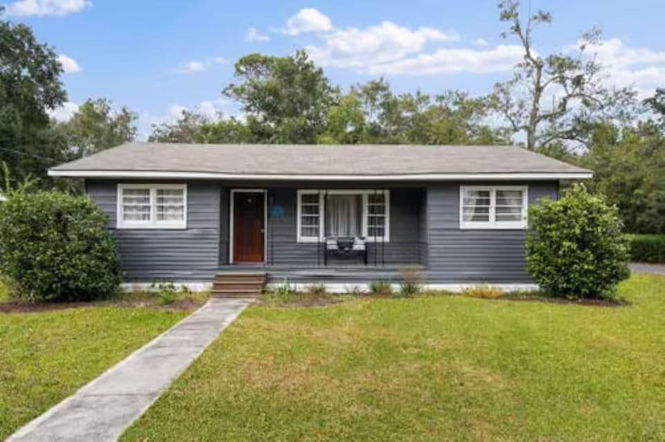 TDYHero | Cozy 2BR/1BA Cottage Near Keesler AFB & the Beach