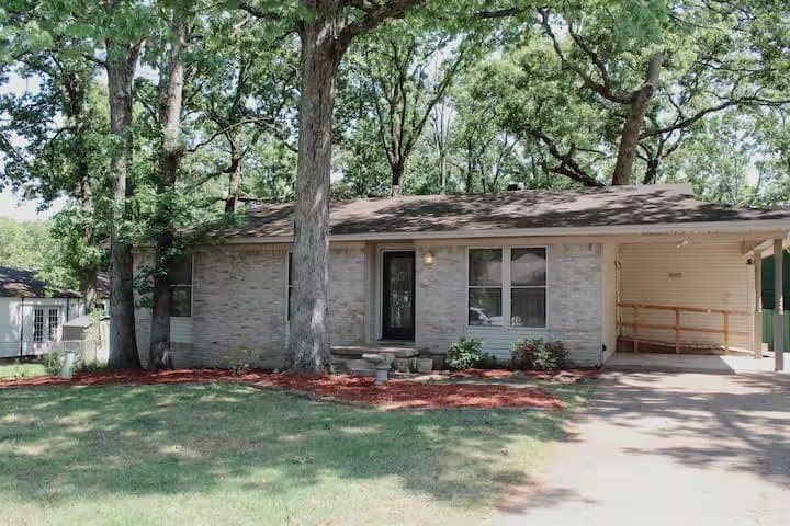 Accessible Military & ALE Oasis: Fully Furnished 3BR/1.5BA