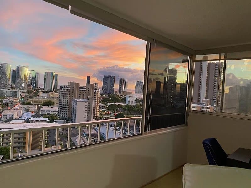 2 BR High-Rise Honolulu Condo with Pool Near Hickam AFB