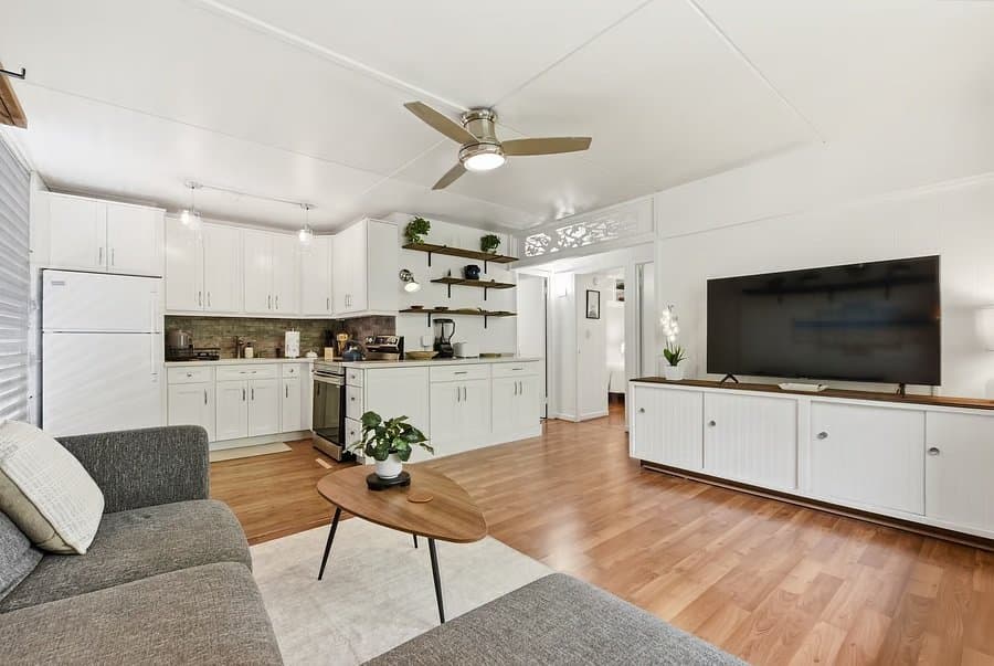 Bright 2BR Home w/ Parking Near Hickam AFB