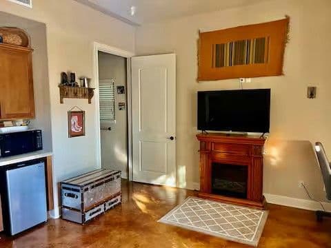 The Casita at SoJo Ranch - Stunning private poolside studio surrounded by all things Texas!