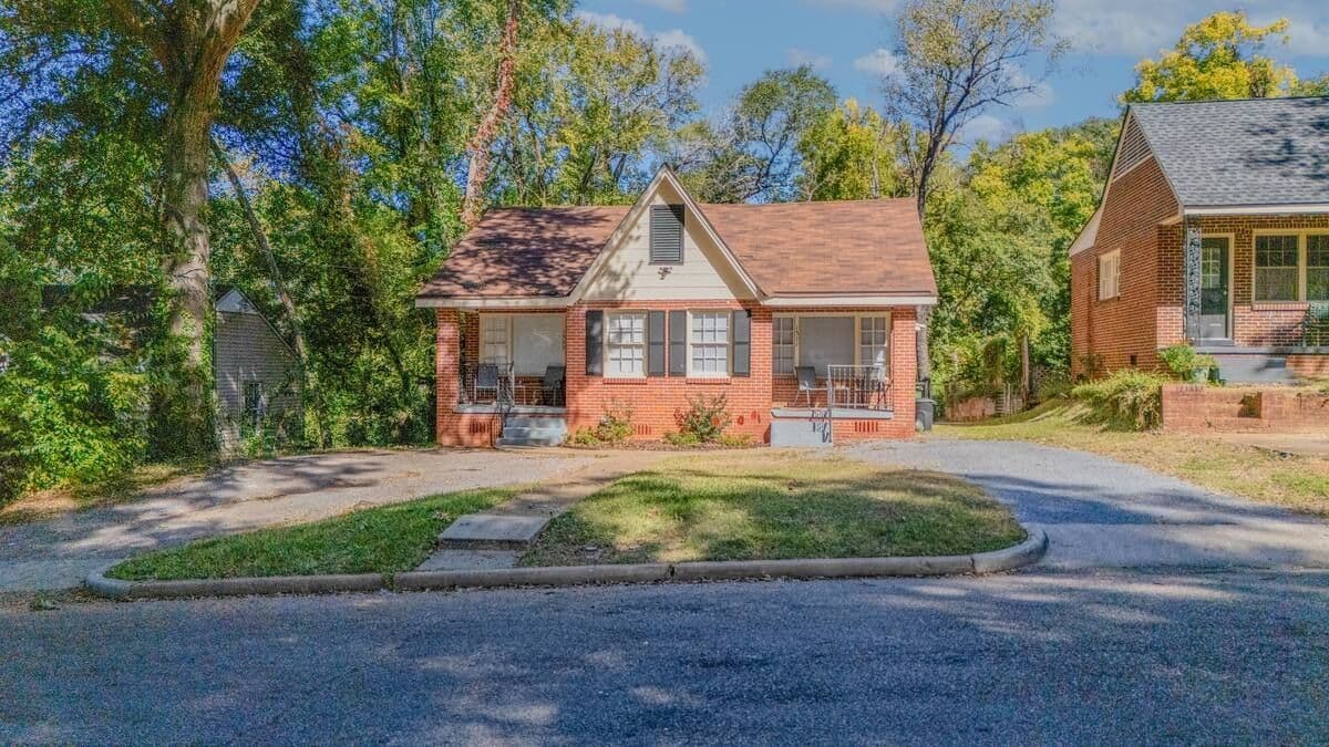 Waylon’s Place | 2BR Downtown Montgomery Getaway