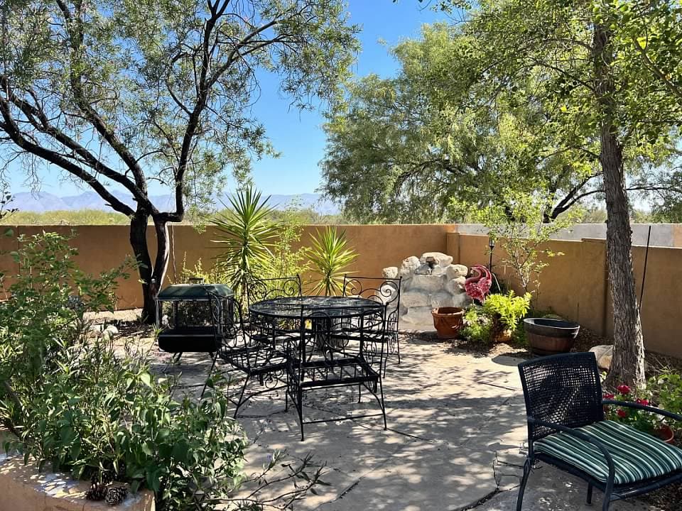 Beautiful Home in Rita Ranch with Landscaped Backyard