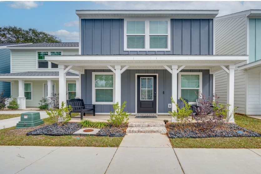 3BD/2BTH Modern TDY Beach Villa: Executive Comfort Near Keesler AFB & NCBC Gulfport